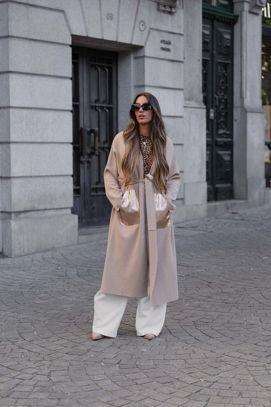 casaco de malha oversize c/ bolsos metálicos - bege