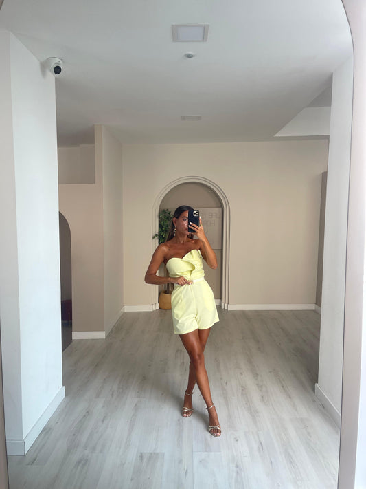 Jumpsuit curto - amarelo