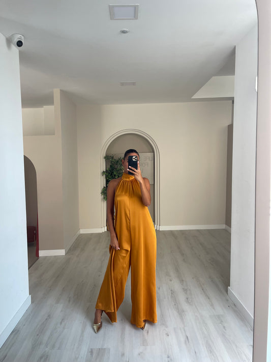 Jumpsuit em cetim - amarelo torrado