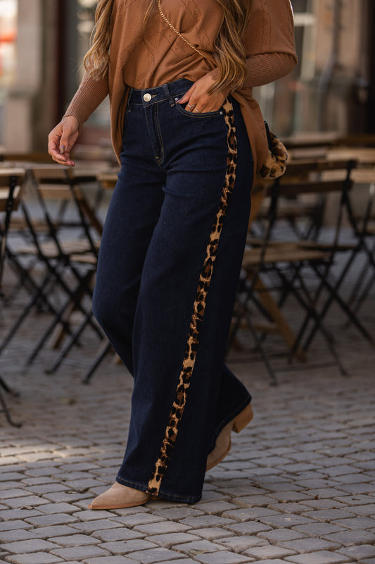 Calça de Ganga c/ risca leopardo de lado