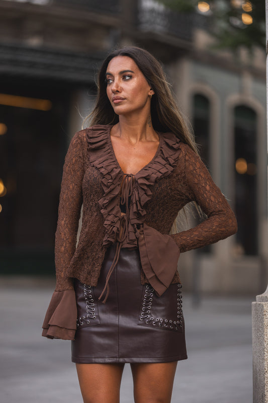 Blusa renda elástica c/ folho - castanho