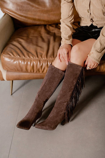 Bota cano alto c/ franjas - castanhas