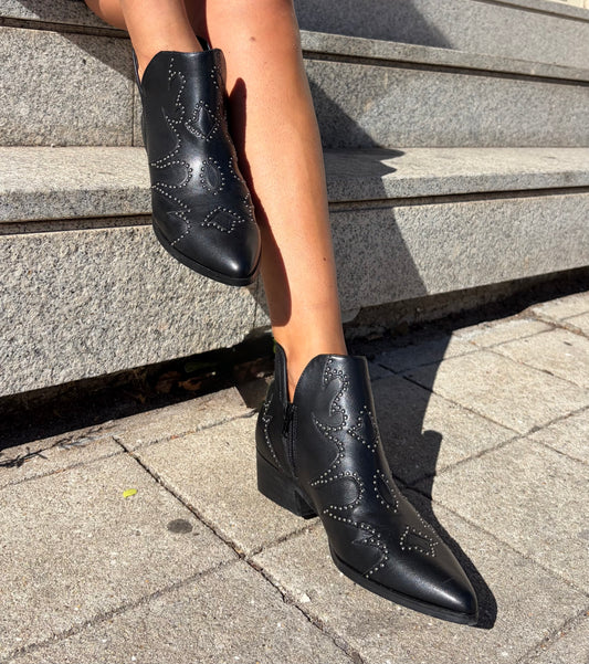 Botim c/tachas - Preto