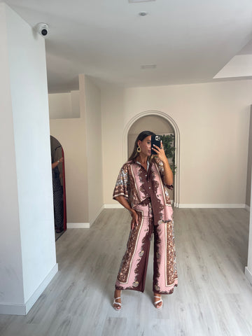 Conjunto camisa + calça - castanho c rosa