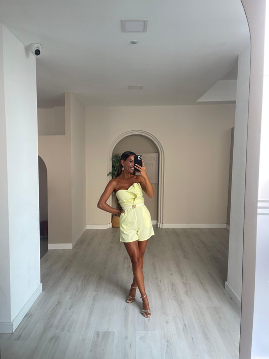 Jumpsuit curto - amarelo