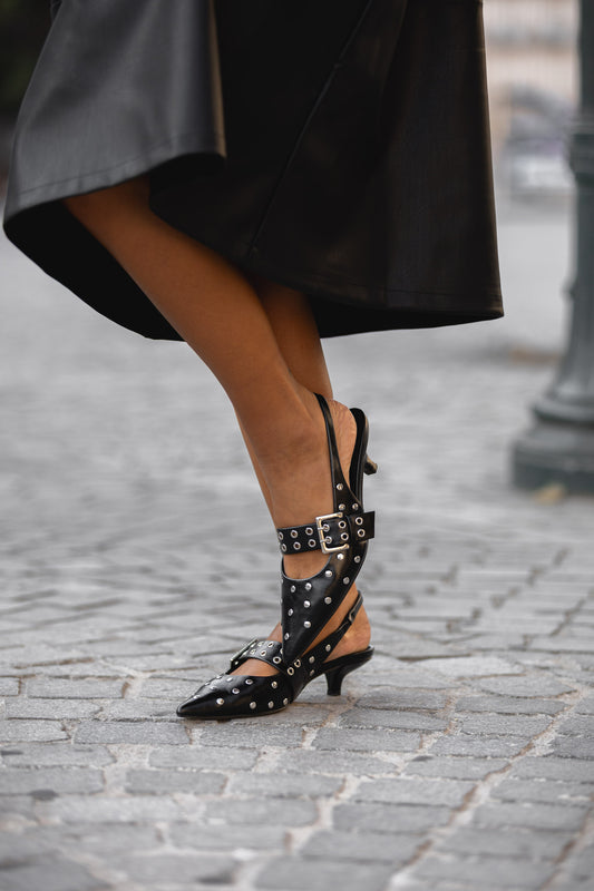 Sapato c tachas preto