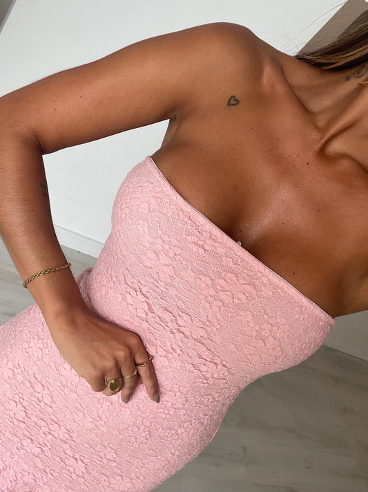 Vestido curto rendado - rosa