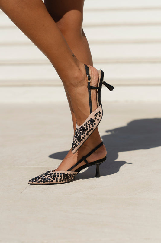 Stilleto c/ flores pretas