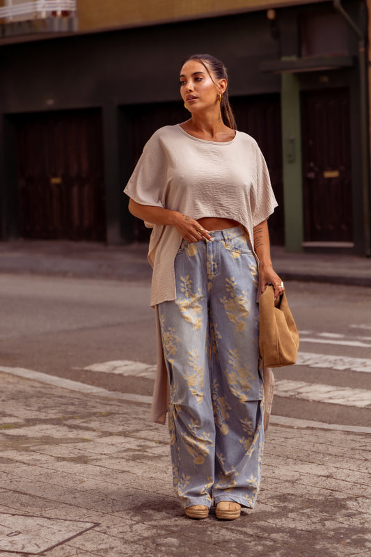 Calça ganga c/flores bordadas em bege e amarelo