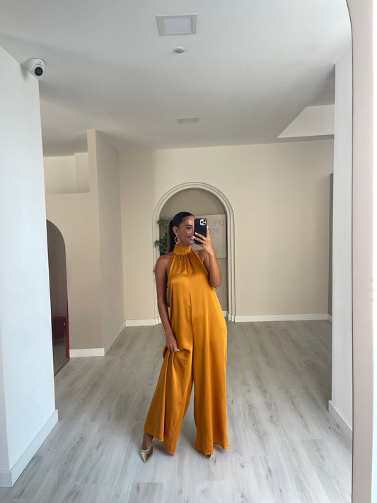 Jumpsuit em cetim - amarelo torrado