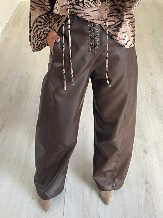 Calça wide leg ecopele - castanho