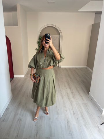 Conjunto blusa + saia - verde tropa