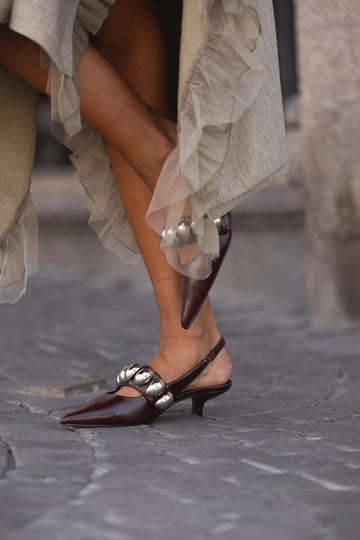 Sapato c tachas bordeux