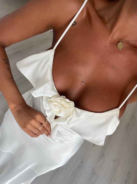 Vestido flor no peito - branco