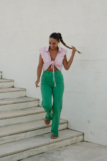 Blusa rosa às flores