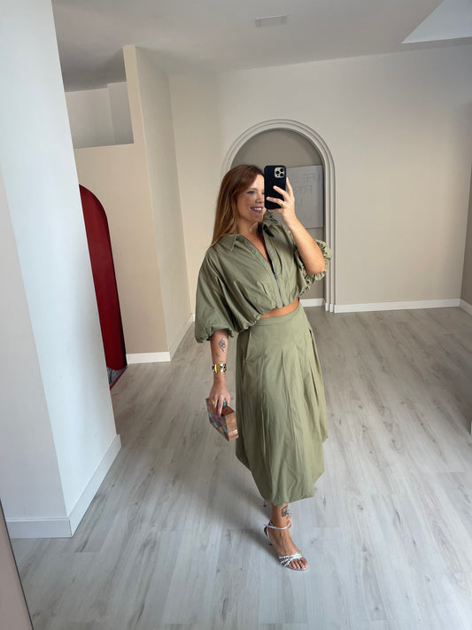Conjunto blusa + saia - verde tropa