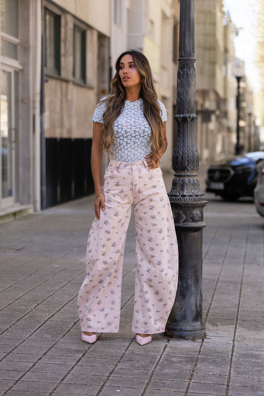 Calça de ganga c/ fundo rosa e flores