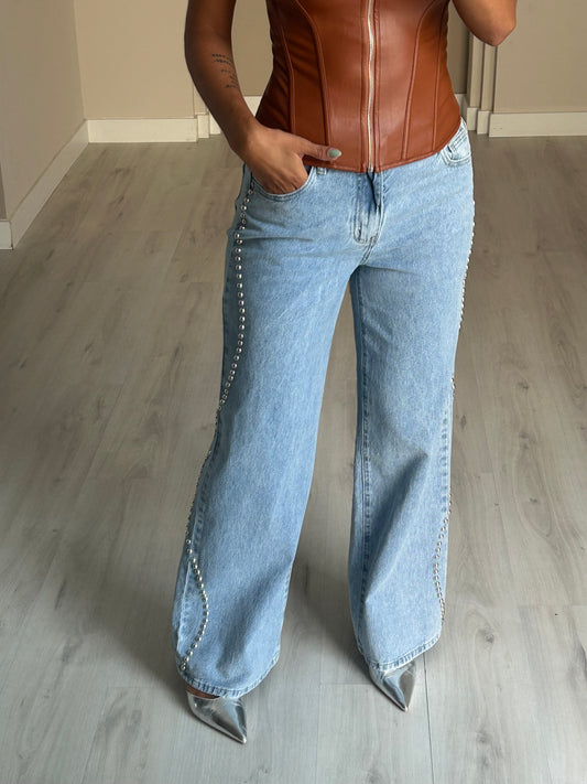 Calça de ganga c/ tachas de lado