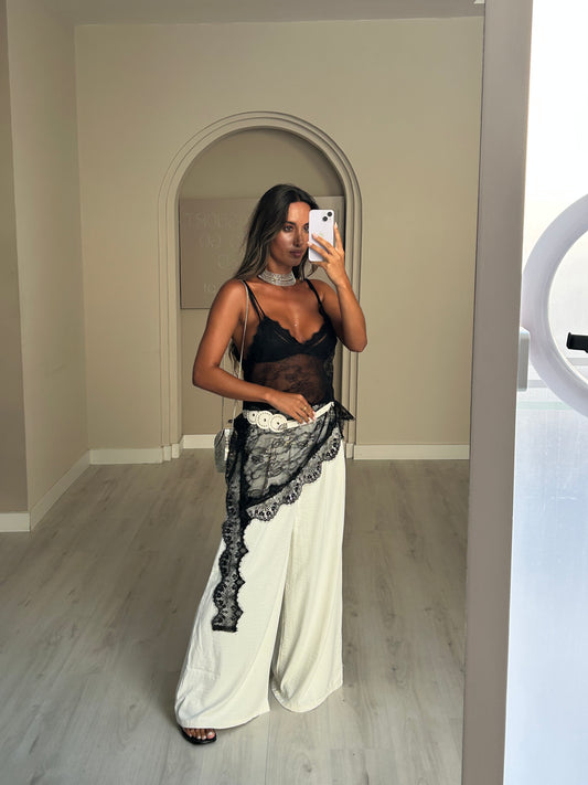 Calça fluida c/ cinto de tachas - Branco
