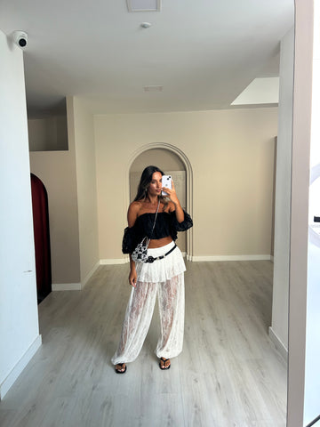 Calça c/renda e transparencia - Branca