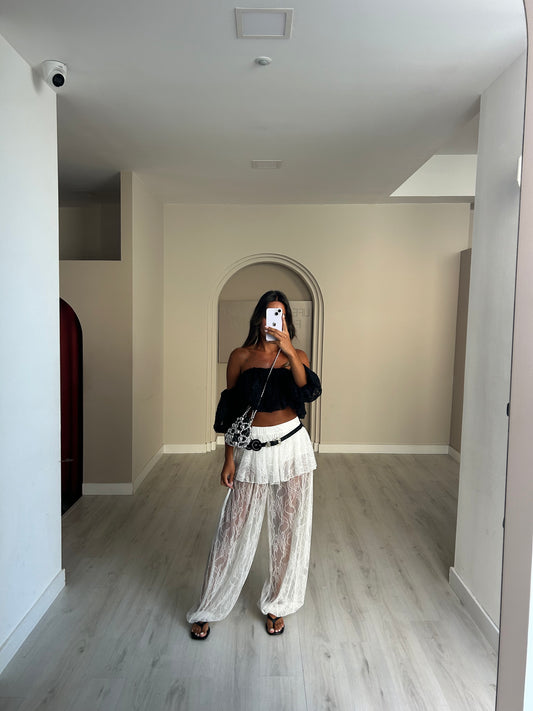 Calça c/renda e transparencia - Branca