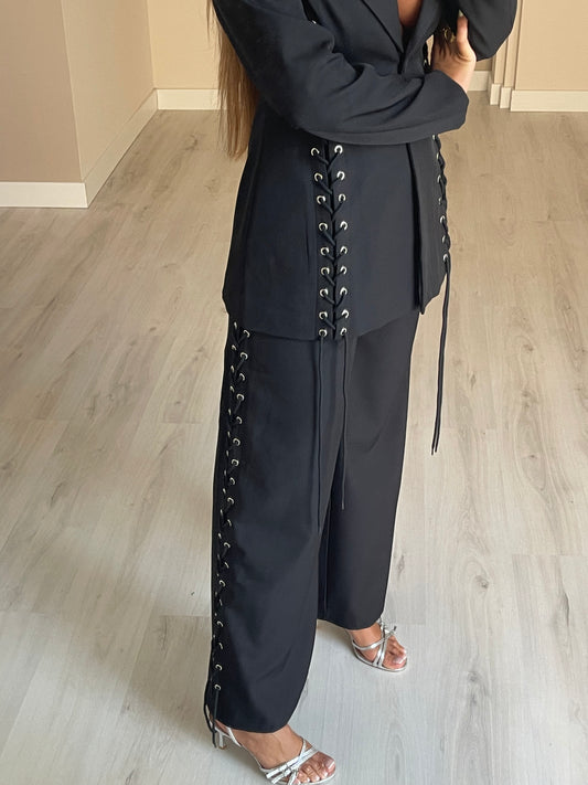 Calça em sarja c/ atilhos - Preto