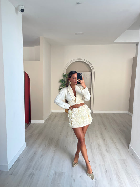 Conjunto Saia-calção c/ flores e blusa - Bege