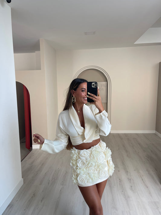 Conjunto Saia-calção c/ flores e blusa - Bege