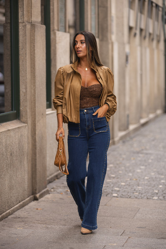 Calça ganga escura c/ tachas