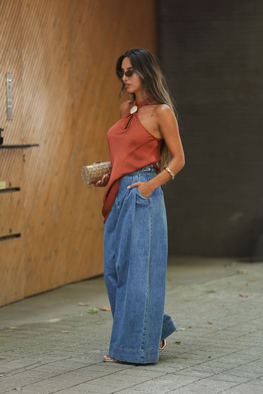 Calça de ganga c/ fivela na cintura