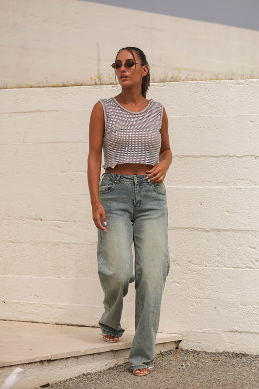 Calça c/bolso ecopele e tachas