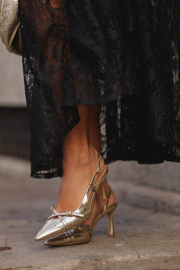 Stilleto c/ presilhas - Dourado