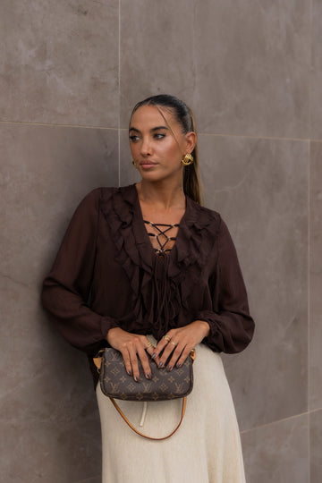 Blusa texturada c/ atilhos - castanha