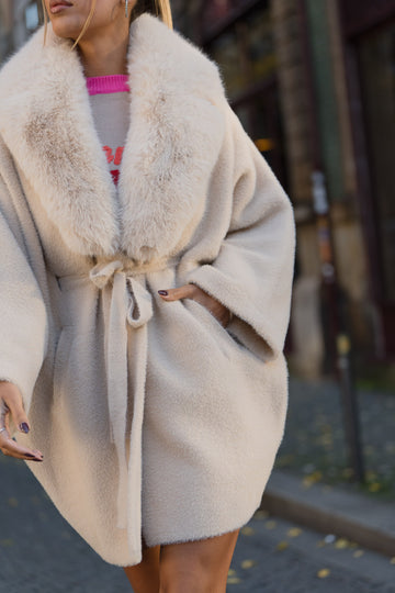 Casaco/capa em pêlo curto - bege