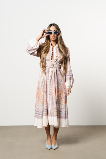 Vestido Comprido c/ padrão em tons de bege e laranja