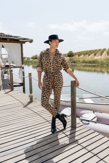 jumpsuit leopardo - fundo camel