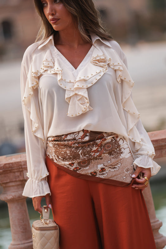 Blusa com Folhos e Tachas - Bege