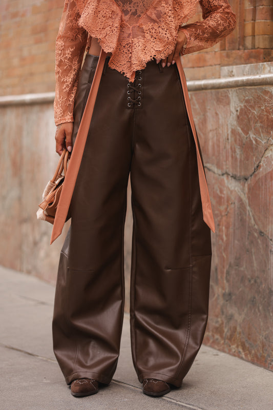 Calça wide leg ecopele - castanho