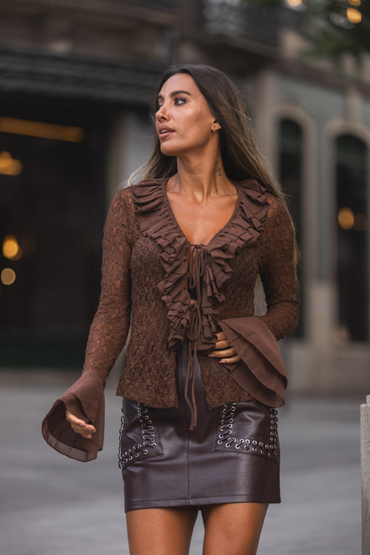 Blusa renda elástica c/ folho - castanho