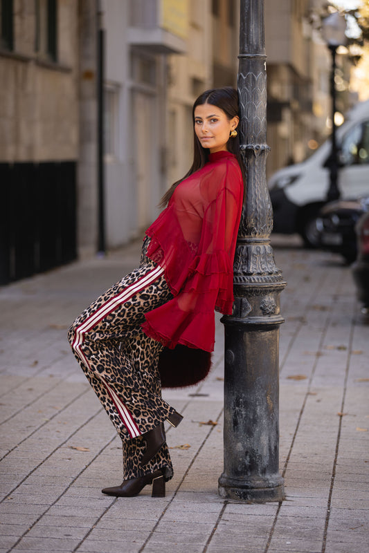 Calça leopardo c/ risca vermelha