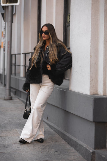 Casaco ganga preta curto c/ pêlo