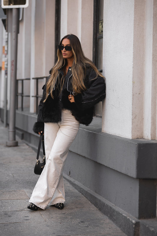 Casaco ganga preta curto c/ pêlo