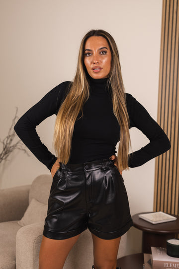 Camisola básica de gola alta - preto