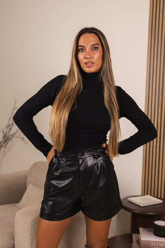 Camisola básica de gola alta - preto