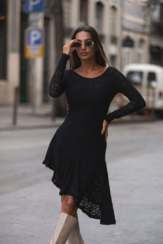 Vestido renda assimétrico