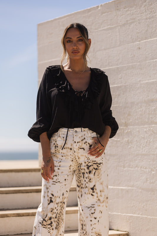 Blusa c/ atilhos preto