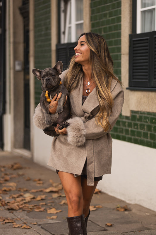 Casaco em fazenda curto - taupe