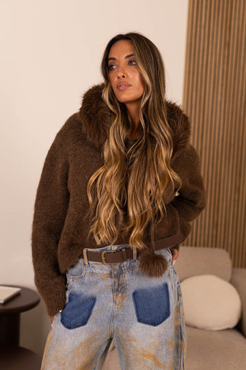 Camisola c/ carapuço c/ pompons - castanha