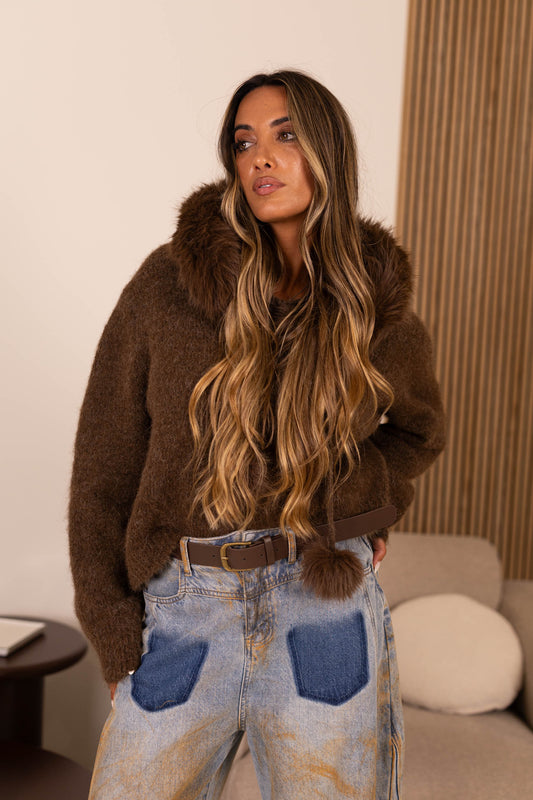 Camisola c/ carapuço c/ pompons - castanha