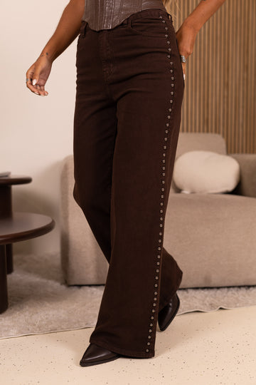 Calça ganga c/ tachas - castanha